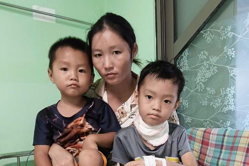 Hai con cùng lúc mắc bệnh hiểm nghèo, vợ chồng người Mông cầu cứu