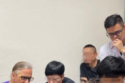 'Tái sinh' bàn tay cho bé gái mắc chứng thiểu sản xương quay cánh tay phải