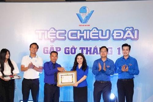 Phó Bí thư Thành ủy Nguyễn Văn Phong gặp mặt đại biểu dự Đại hội thanh niên Thủ đô