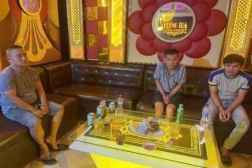 Mở tiệc 'ma túy' sau khi tiễn bạn đi nước ngoài