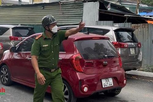 Hà Nội: Sau khi lực lượng công an rời đi, ngõ 8 Tôn Thất Thuyết lại tắc nghẽn, xe ô tô đỗ tràn lan