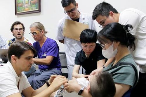 Chuyên gia quốc tế khám, phẫu thuật cho 120 trẻ dị tật bẩm sinh tại Bệnh viện Đa khoa Xanh pôn