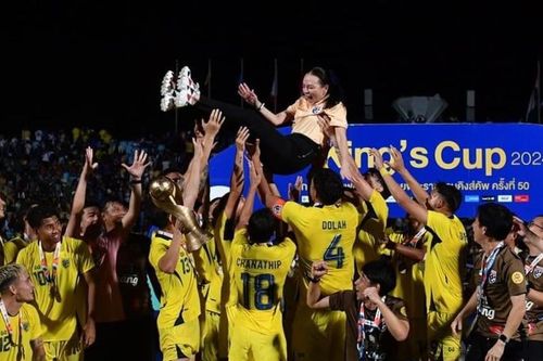 Cầu thủ Thái Lan công kênh nữ chủ tịch trên đỉnh King's Cup 2024