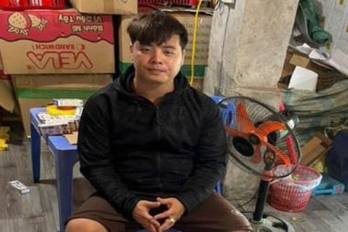 Người đàn ông tự 'điều chế' các sản phẩm xịt khoang mũi giả để bán ra thị trường