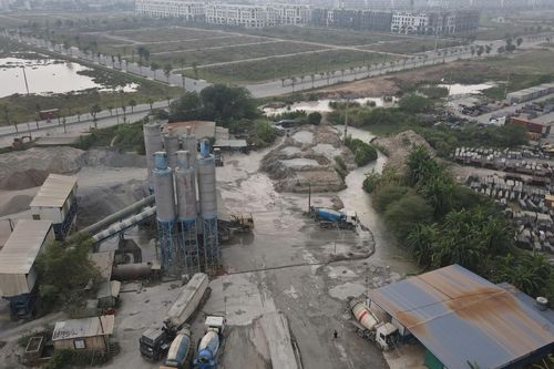 Trạm trộn bê tông An Khánh vẫn ngang nhiên xả nước thải ra môi trường dù đã bị cấm