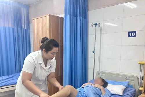 Tiền mất, tật mang do lạm dụng tiêm khớp gối