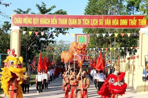 Đặc sắc Lễ hội Dinh Thầy Thím