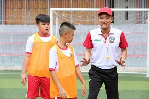Hồng Sơn lớn lên cùng trái bóng