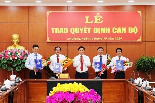 Điều động, bổ nhiệm cán bộ chủ chốt ở 5 tỉnh thành