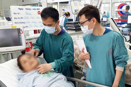 Nhập viện vì uống 5-6 lít nước/ngày để chữa bệnh