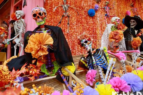 Phố Hàng Mã: ngập tràn đồ hóa trang 'kinh dị' trước thềm Halloween