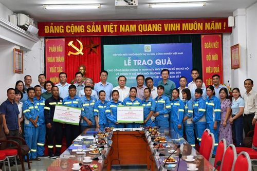Trao hỗ trợ cho công nhân môi trường bị ảnh hưởng bởi bão Yagi