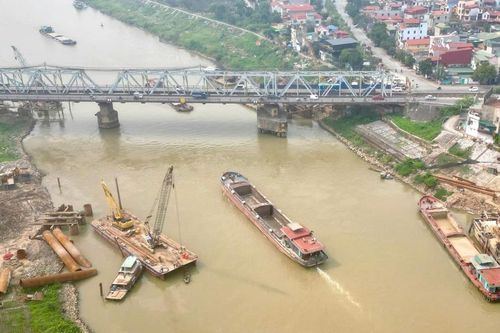Tăng cường kiểm soát tải trọng phương tiện qua cầu Đuống