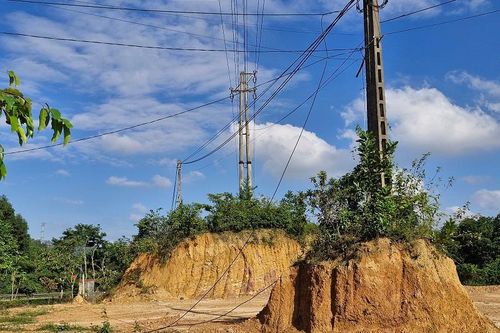 Hà Tĩnh: đào đất gây nguy cơ mất an toàn lưới điện