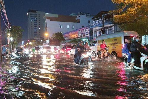 Cần Thơ: đâu là nguyên nhân nhiều tuyến đường ngập sâu sau mưa lớn?