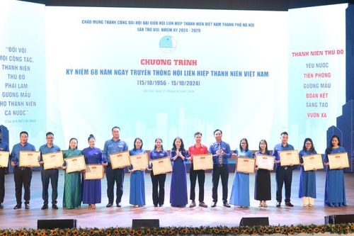 Trao giải thưởng '15 tháng 10' cho cán bộ Hội Liên hiệp thanh niên tiêu biểu