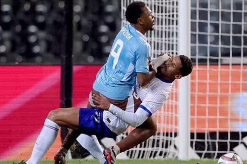 Trung vệ số 1 Arsenal mắc lỗi vụng về khi khoác áo tuyển Pháp, bị chê không đủ 'trình' đá cho Real Madrid