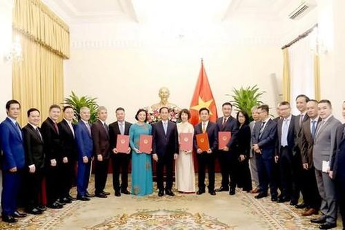 Phó Thủ tướng, Bộ trưởng Ngoại giao trao quyết định bổ nhiệm 5 Cục trưởng, Tổng Lãnh sự