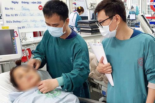 Cận kề 'cửa tử' vì uống nước để chữa bệnh