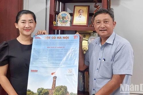 Vĩnh Long phát miễn phí 4.500 tờ phụ san Báo Nhân Dân về Cột cờ Hà Nội