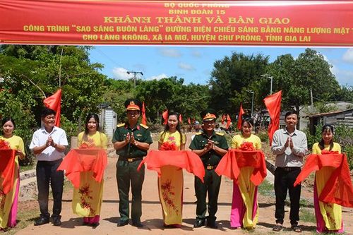 Gia Lai: Bàn giao 2 công trình 'Sao sáng buôn làng' tại huyện biên giới Chư Prông
