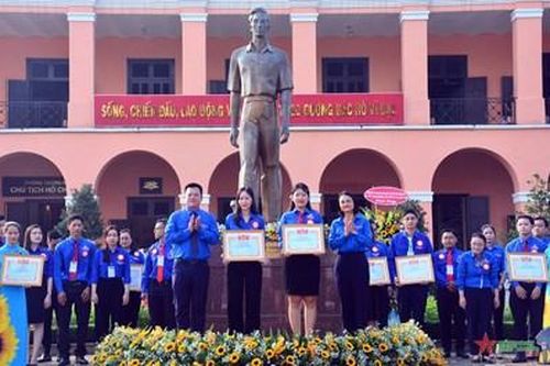 TP Hồ Chí Minh: Vinh danh cán bộ, công chức, viên chức trẻ giỏi, thân thiện