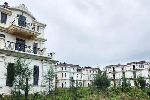 Lãng phí công trình du lịch bên bờ biển