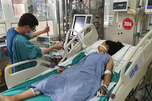 Nhiều người nguy kịch do uống 'nước... chữa bệnh'