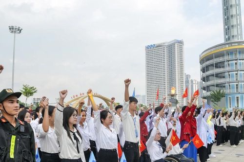 Diễu hành biểu dương lực lượng Thanh niên Thủ đô