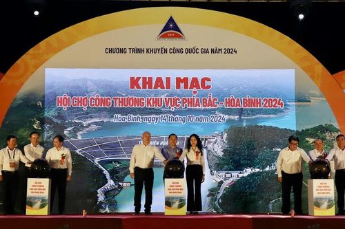 Khai mạc hội chợ Công Thương khu vực phía Bắc - Hòa Bình năm 2024