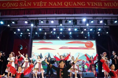 Tân sinh viên trải nghiệm cảm xúc với đêm nhạc hội IJC Festival 2024