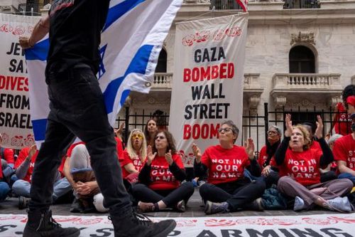 Hàng trăm người biểu tình ủng hộ Palestine bị bắt bên ngoài Sàn giao dịch chứng khoán New York