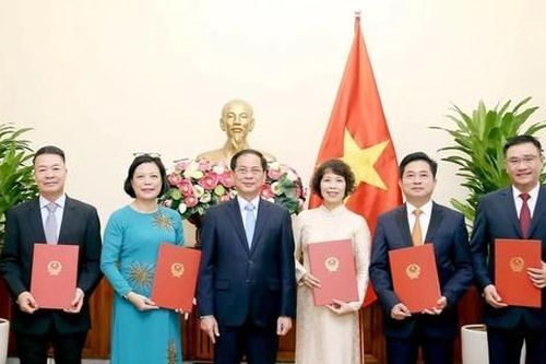Bản tin 8H: Bổ nhiệm nhân sự chủ chốt của Bộ Ngoại giao