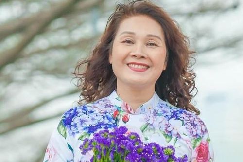 BTV Thời sự VTV một thời là Á hậu và hôn nhân viên mãn hơn 30 năm với tình đầu
