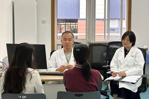 Độc lạ: Trung Quốc mở phòng khám điều trị cho học sinh kém môn Toán