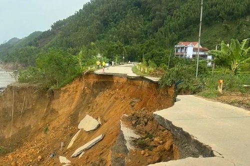 Phú Thọ: Sạt lở bờ sông, uy hiếp nhiều tuyến đê ven sông ở Đoan Hùng