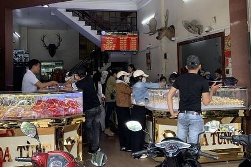 Giả mạo nhãn hiệu vàng, buôn bán ngoại tệ không phép nhiều tiệm vàng bị phạt nặng