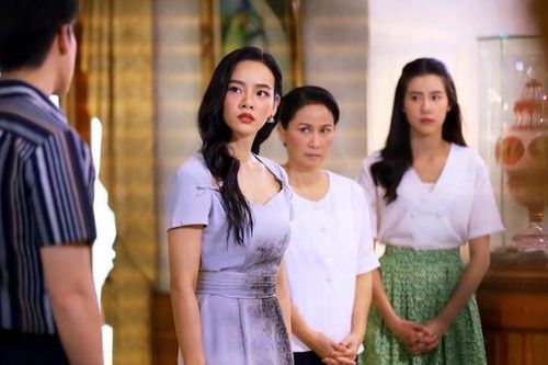 Đang họp phân chia tài sản, bố bỗng đưa ra kết quả xét nghiệm ADN huyết thống với chị giúp việc khiến cả nhà bổ ngửa