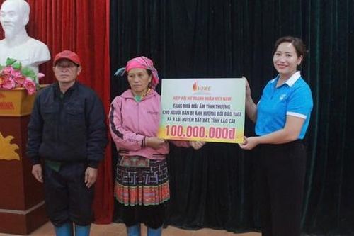 'Đồng hành cùng phụ nữ biên cương' hỗ trợ hội viên, phụ nữ và trẻ em Bát Xát