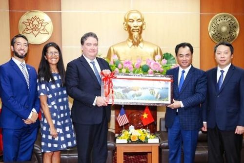 Thái Nguyên mong muốn hợp tác với Hoa Kỳ về công nghiệp bán dẫn, đào tạo nhân lực