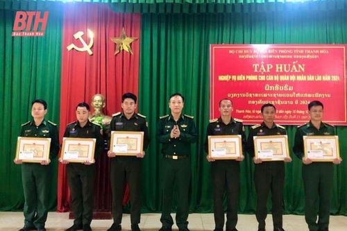 Bế mạc lớp tập huấn nghiệp vụ biên phòng cho cán bộ bảo vệ biên giới tỉnh Hủa Phăn