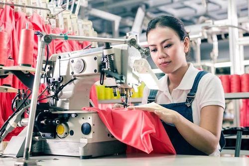 Đơn hàng 'đều tay', doanh nghiệp may mặc ráo riết tuyển lao động