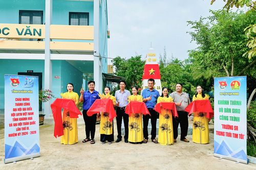 Vạn Ninh: Khánh thành công trình thanh niên 'Trường Sa trong trái tim tôi' và kết nạp 110 đoàn viên mới