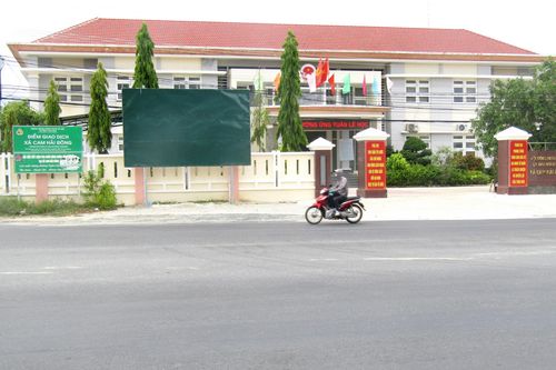Pa nô tuyên truyền không còn nội dung