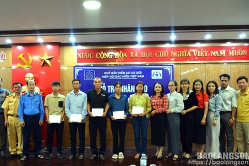 Hỗ trợ gần 200 triệu đồng cho các gia đình có nạn nhân bị thương tật, tử vong vì tai nạn giao thông