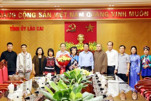 Bí thư Tỉnh ủy Đặng Xuân Phong gặp mặt Đoàn đại biểu tỉnh Lào Cai dự Đại hội đại biểu toàn quốc MTTQ Việt Nam lần thứ X