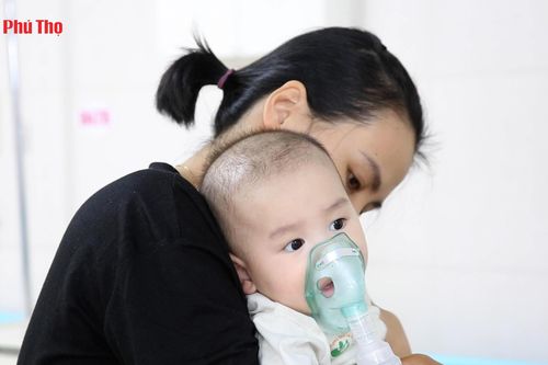 Giao mùa, gia tăng trẻ mắc virus hợp bào hô hấp (RSV)