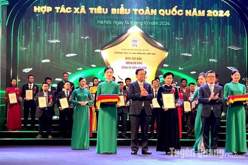 Vinh danh 1 nông dân xuất sắc và 1 hợp tác xã tiêu biểu toàn quốc