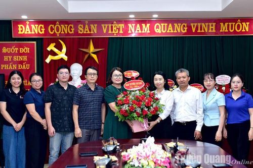 Báo Tuyên Quang chúc mừng Ban Dân vận Tỉnh ủy nhân ngày truyền thống