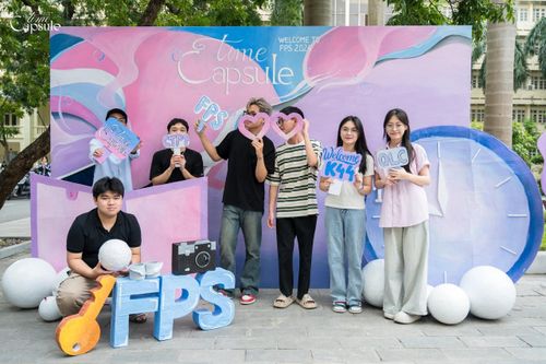Chào đón tân sinh viên Học viện Báo chí và Tuyên truyền: Ghi dấu thanh xuân cùng photo booth 'FPS 2024 - Time Capsule'